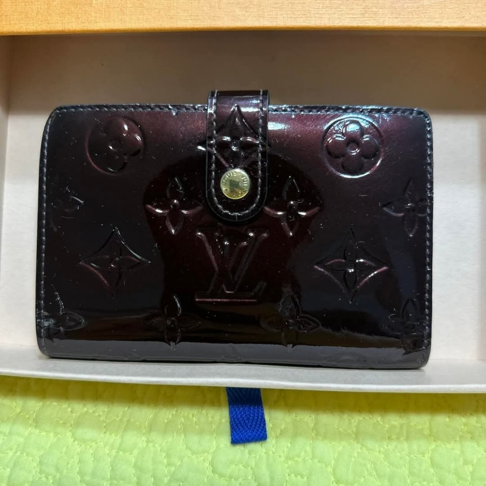 Louis Vuitton Vernis Compact Wallet
